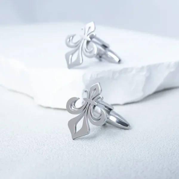 Bouton de manchette fleur de lys de couleur argent
